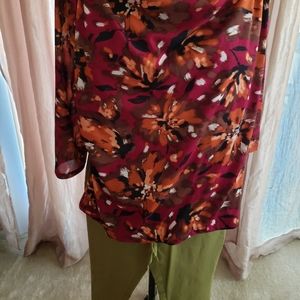 Slim fit leggings, faux pockets on the rear